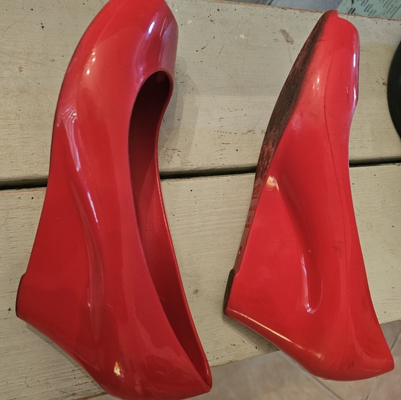 Cherry red Oka b wedge size 8 - Picture 3 of 4